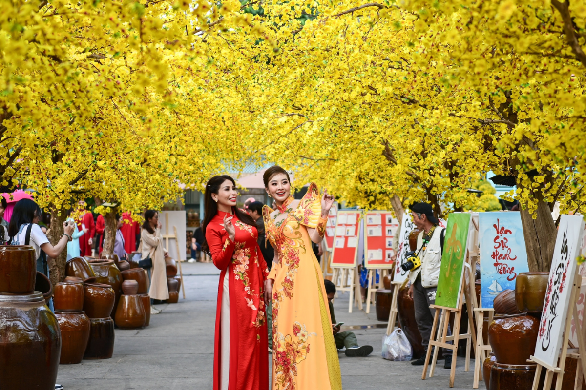 Colorful Tet celebration with people in traditional dress and decorative lanterns